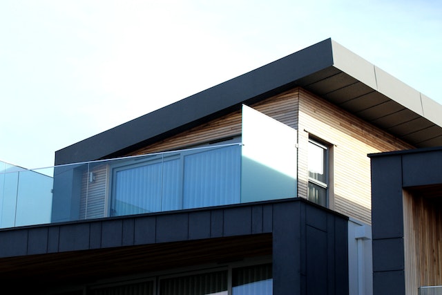 a modern building with a balcony